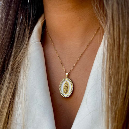 MIRACLE | Colar com Medalha Religiosa em Esmalte Branco e Zircônias em Aço Inoxidável