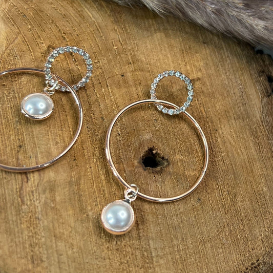 Aro con circonitas y perlas