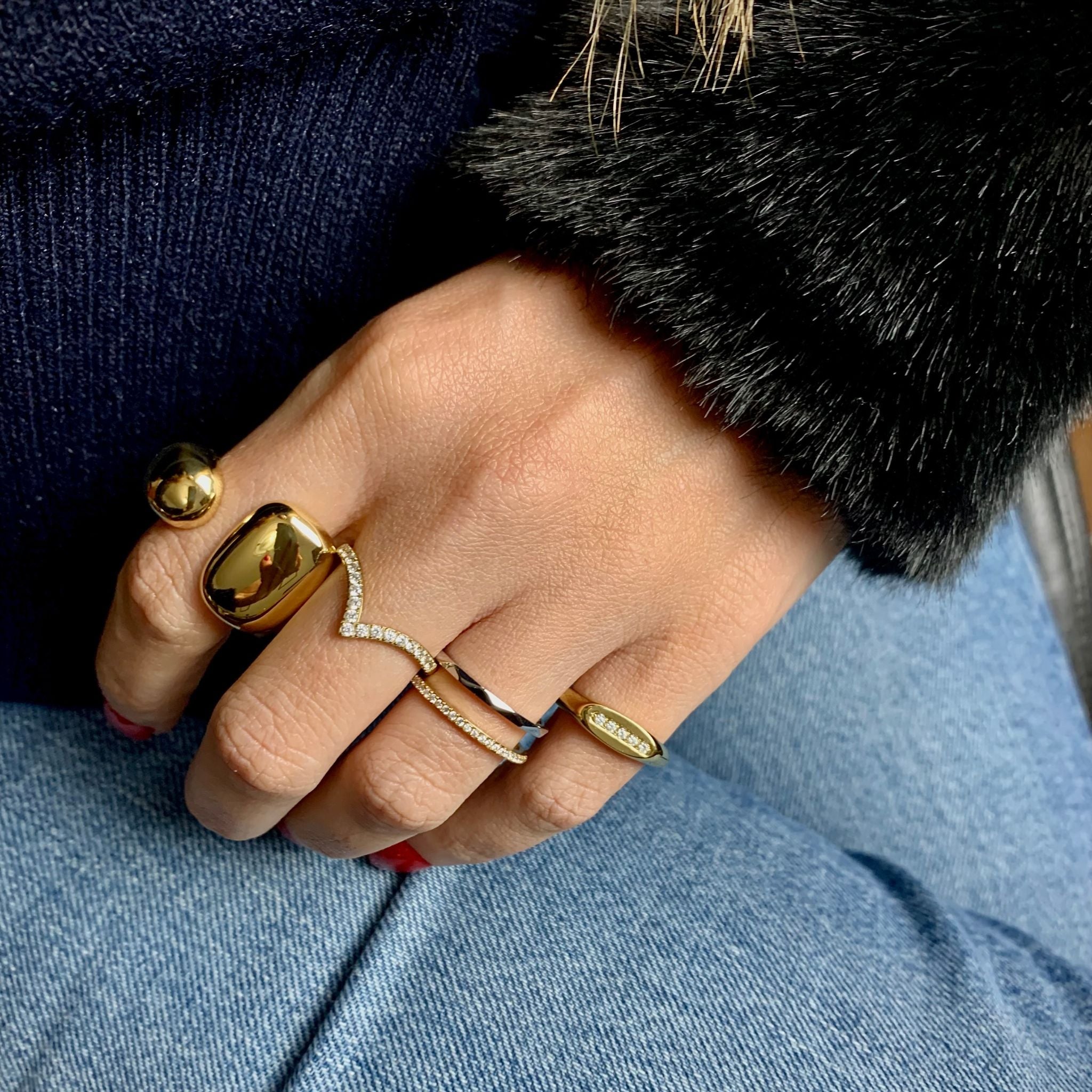 ALINE | Anel com 5 zircônias em aço inoxidável