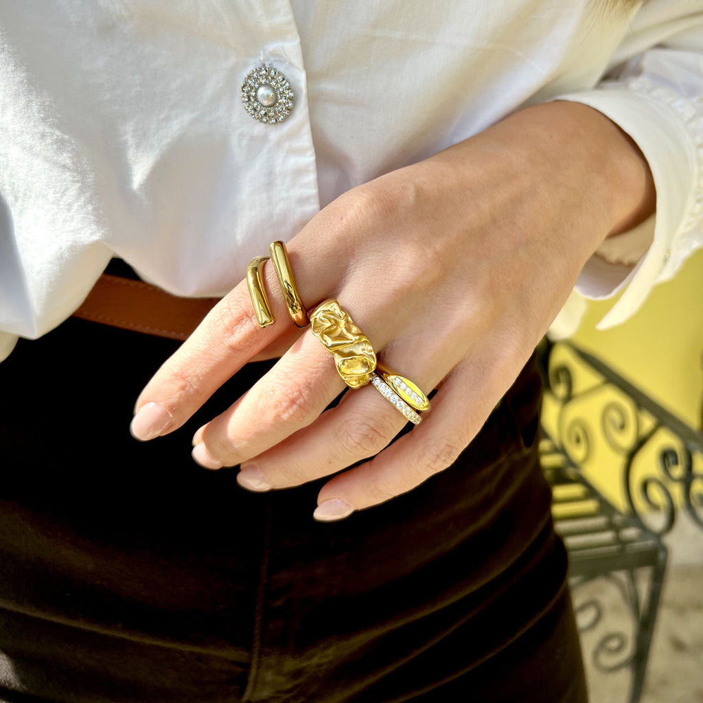 ALINE | Anel com 5 zircônias em aço inoxidável