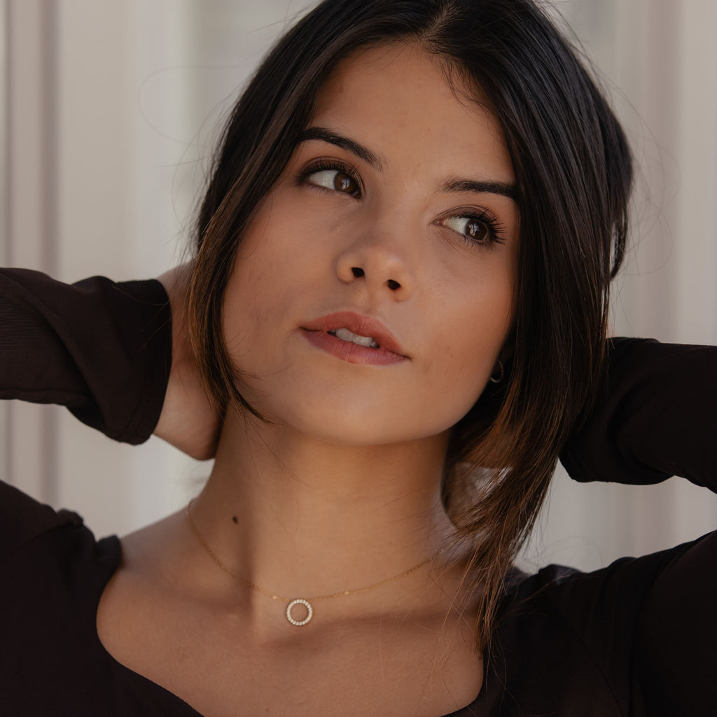 AURA | Colar com Círculo em Zircônias em Aço Inox