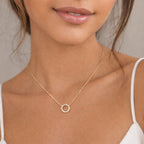 AURA | Colar com Círculo em Zircônias em Aço Inox