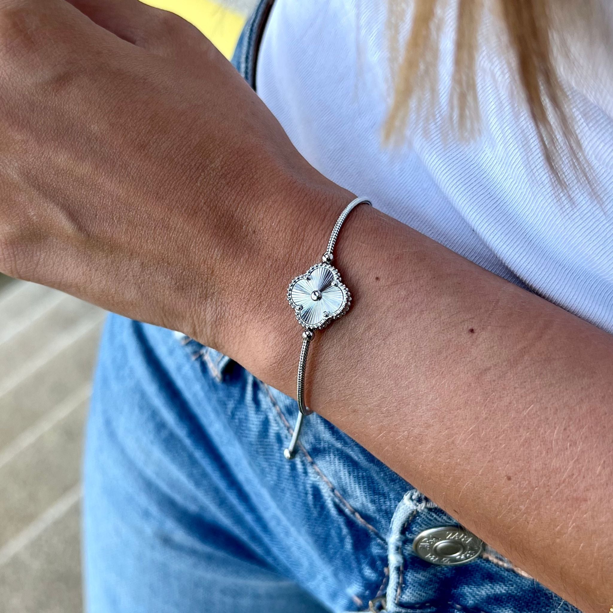 BEATRIZ VI | Pulseira com Trevo e Zircônia em Aço Inoxidável