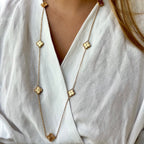 BEATRIZ I | Colar Comprido com 7 Trevos em Aço Inoxidável