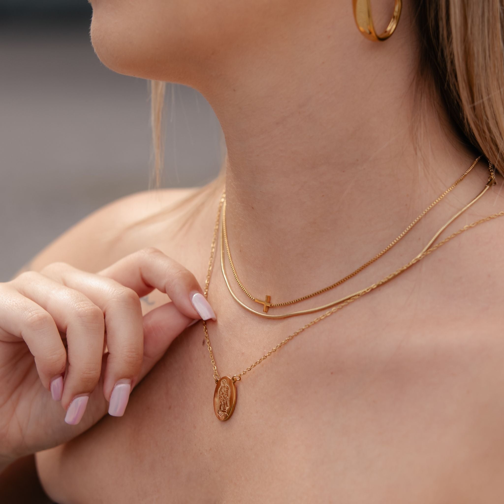 BLESSED | Escapulário com Nossa Sra. em Medalha Oval em Aço Inox