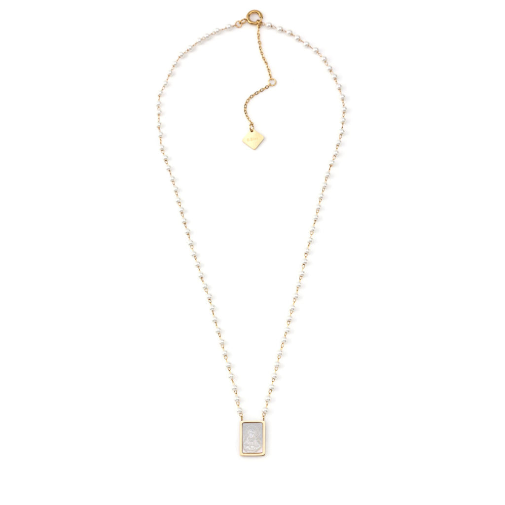 CHRIS | Colar em Pérolas com Medalha de Madrepérola e Jesus Cristo em Aço Inox