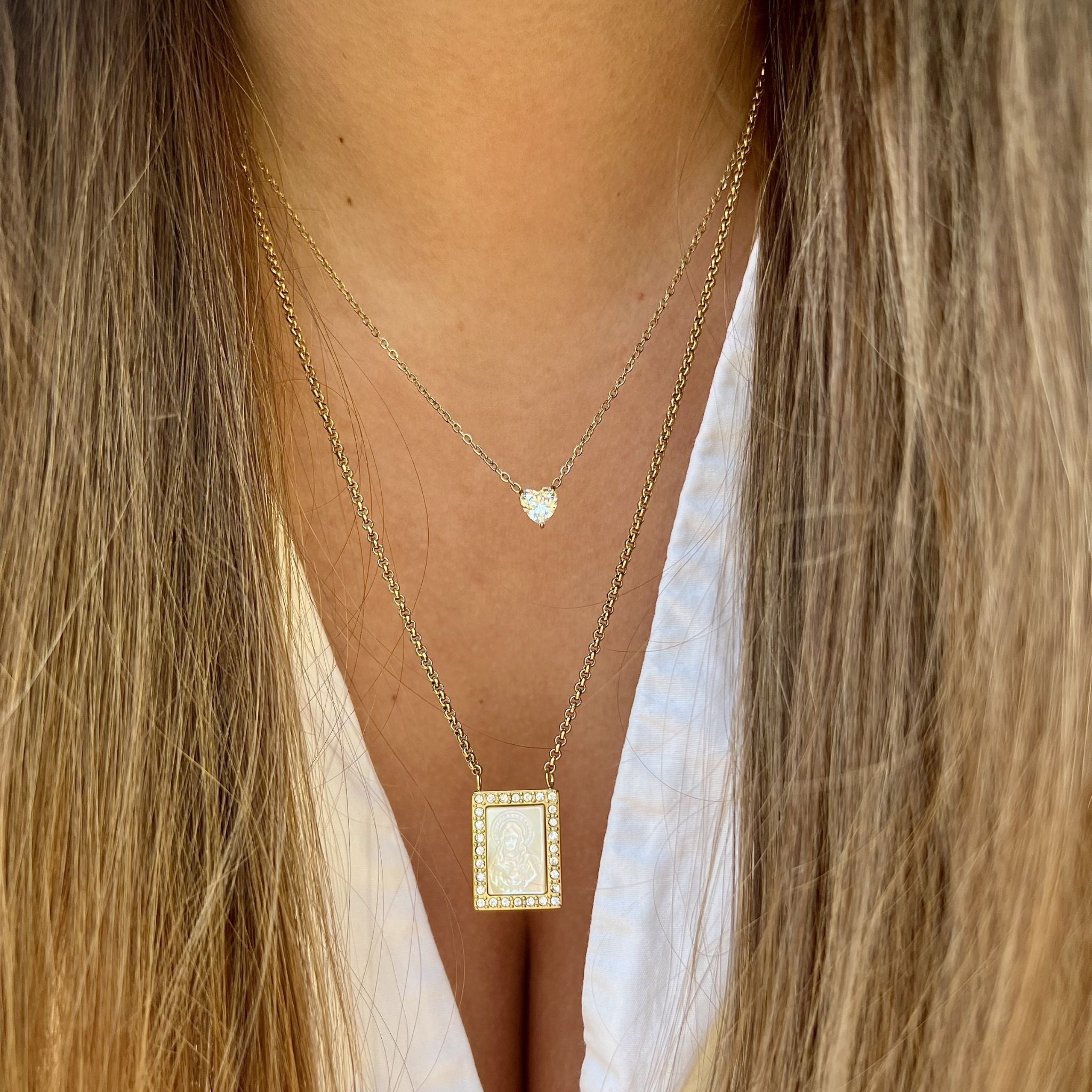 CHRIS II | Colar com Medalha de Jesus Cristo em Madrepérola e Zircónias em Aço Inox