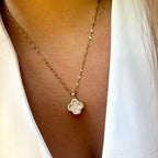 CLOVER | Colar com Trevo em Madrepérola e Zircônias em Aço Inoxidável