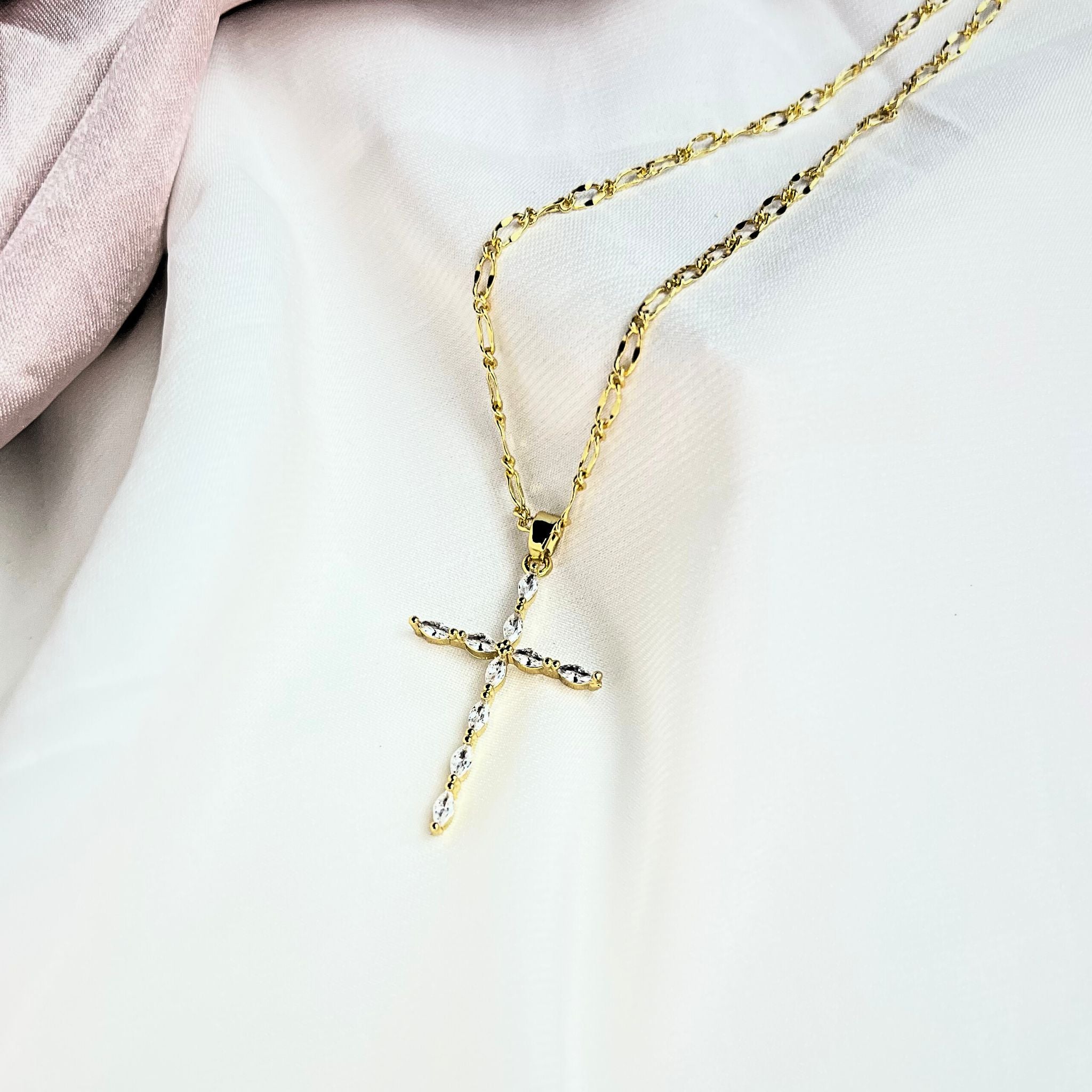 CROSS III | Colar com Cruz em Zircônias em Aço Inoxidável