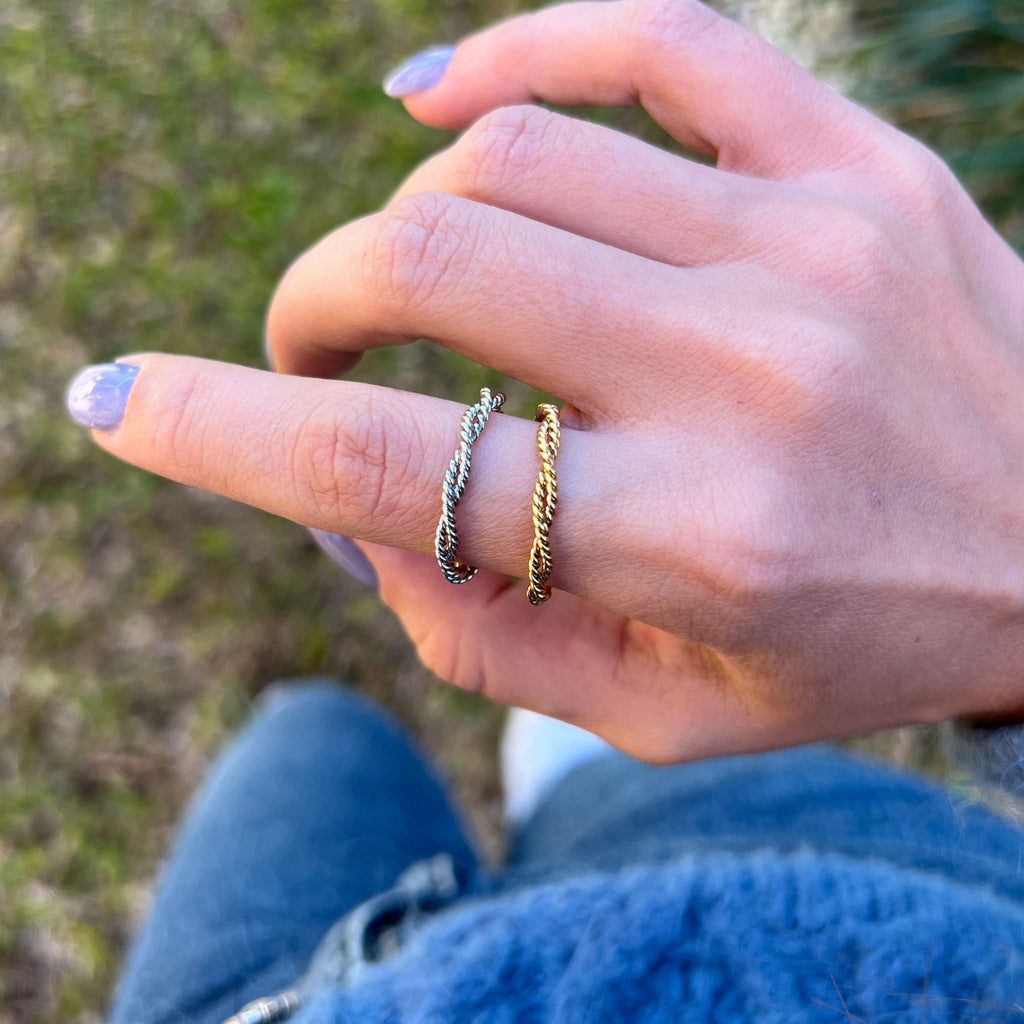 CURLY II | Anel Torcido em Aço Inoxidável Ajustável