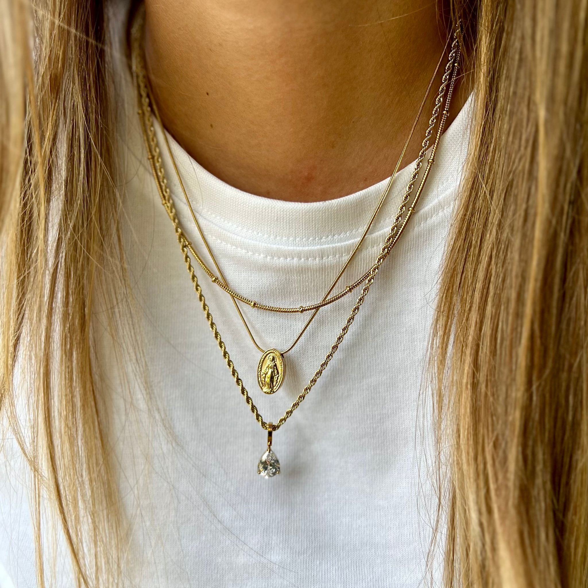 TIE I | Colar básico com nós em Aço Inoxidável