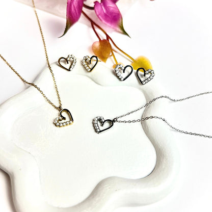 CONJUNTO MONICA | Colar e Brincos Coração com Pérolas em Aço Inoxidável