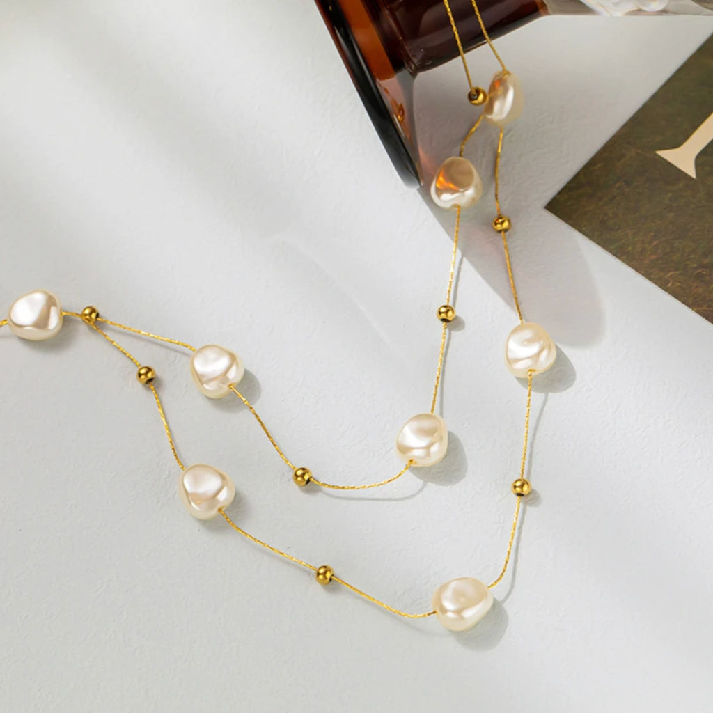 DOBLE PEARL | Colar Duplo tipo Gargantilha em Malha Dourada com Pérolas em Aço Inoxidável