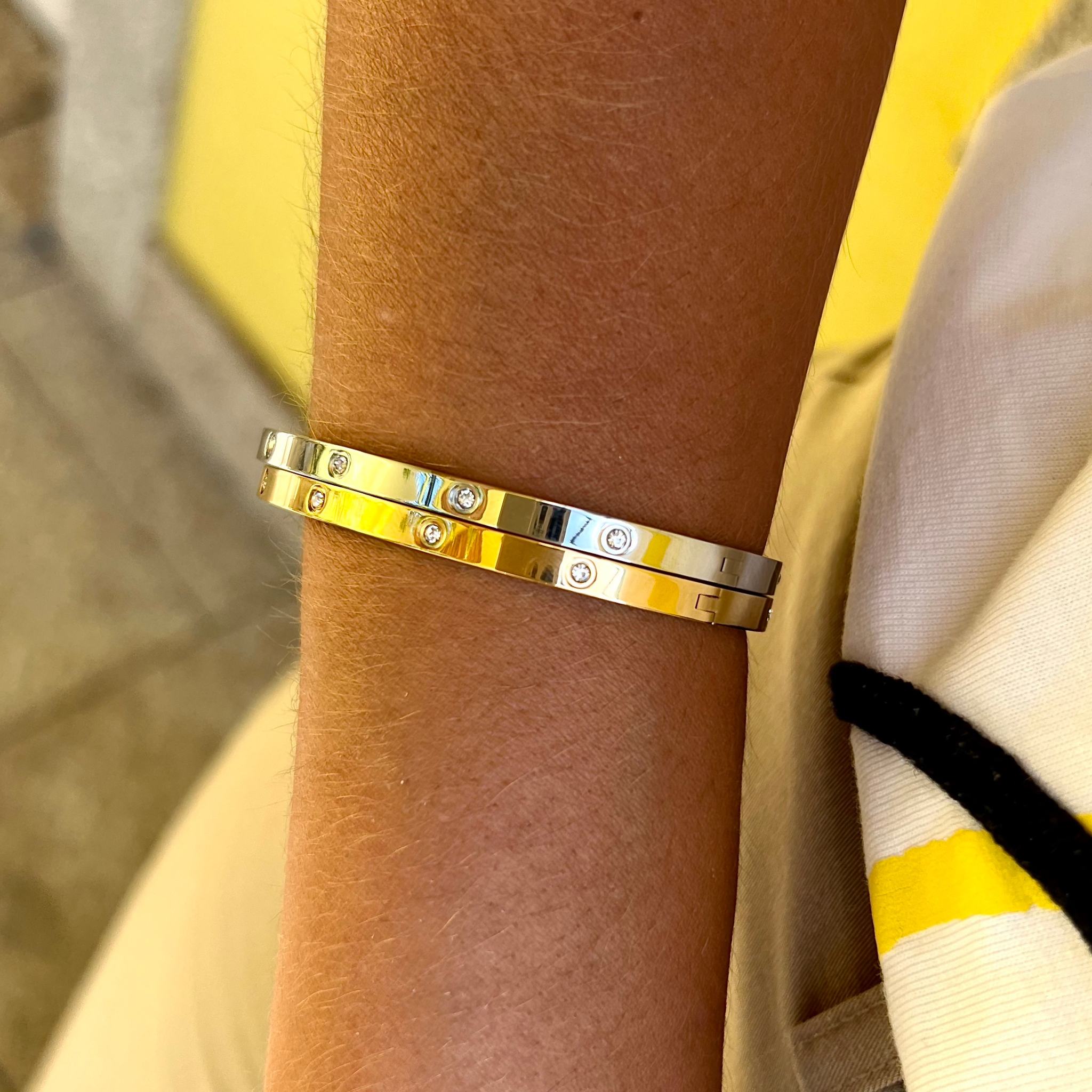 DARLENE | Pulseira Tipo Escrava Rígida em Aço Inoxidável com Zircônias