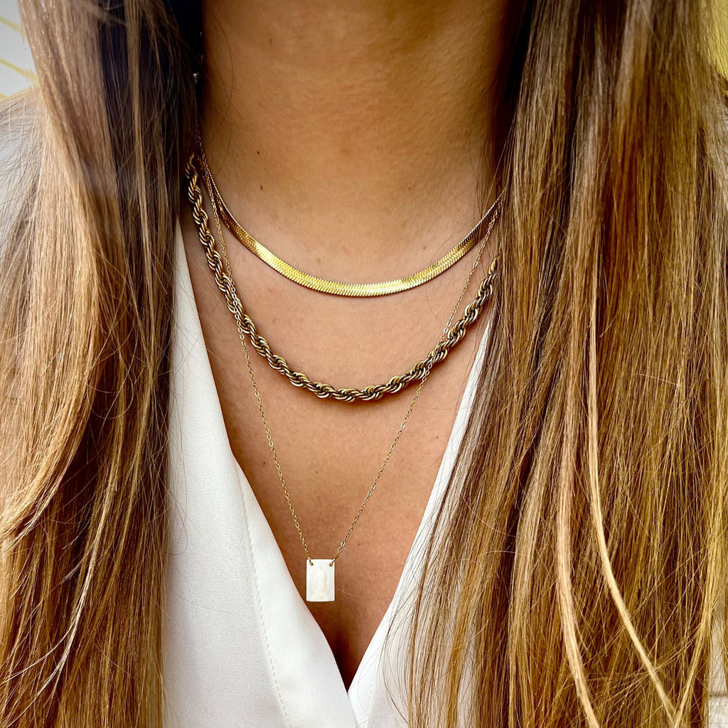 ESMERALDA III | Escapulário com Pendentes em Madrepérola e Nossa Senhora em Aço Inox