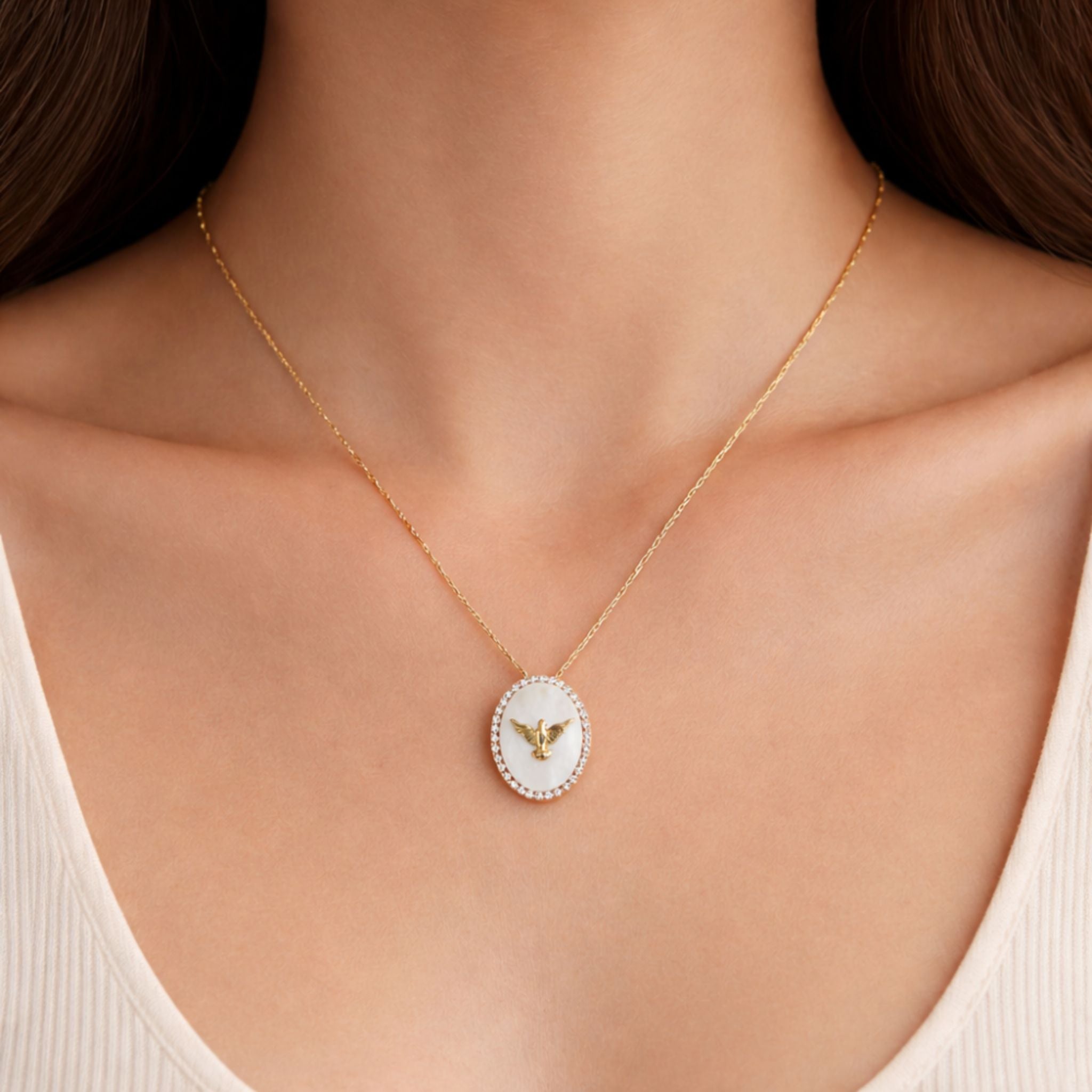 ESPÍRITO SANTO I | Colar com Espírito Santo em Aço Inox e Madrepérola