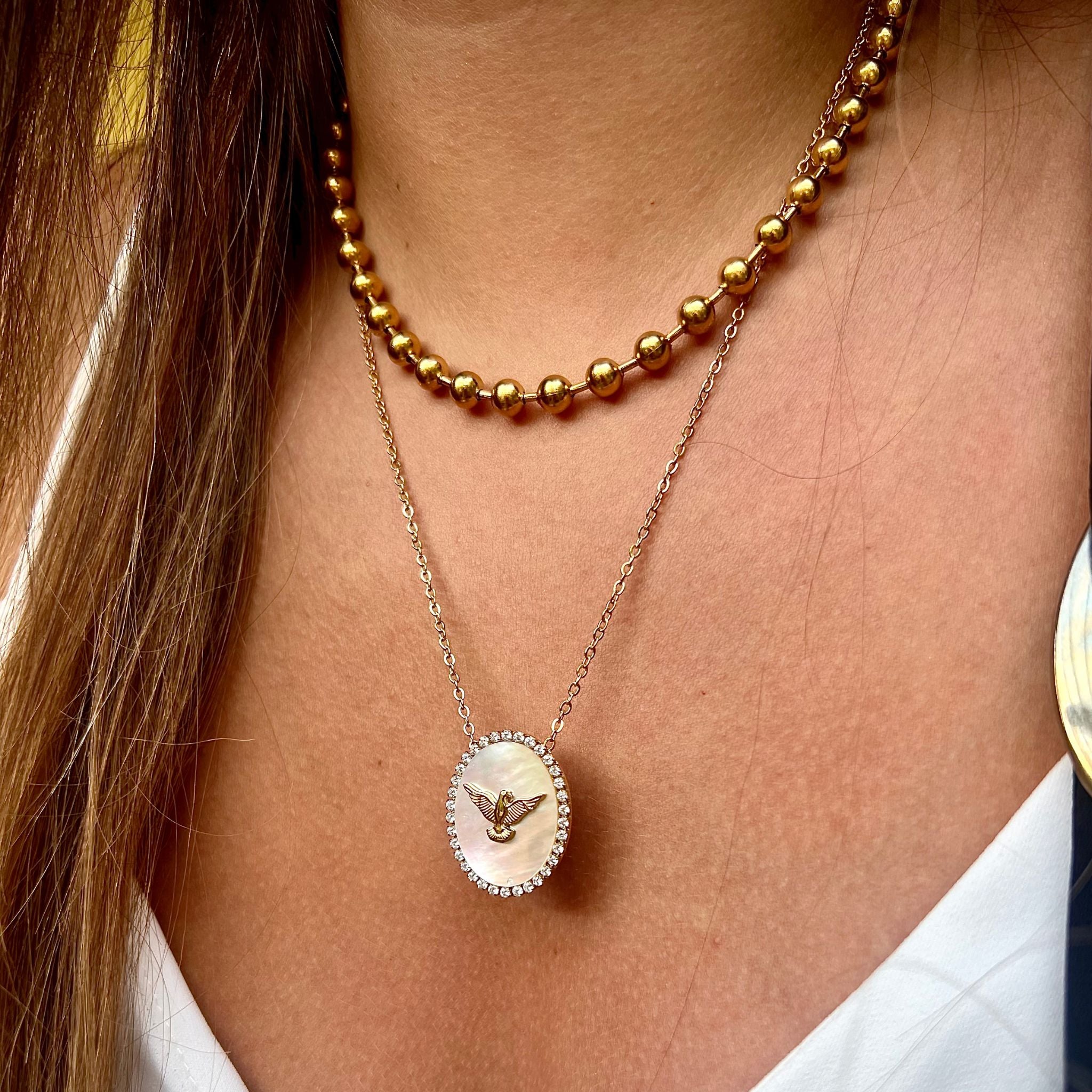 ESPÍRITO SANTO I | Colar com Espírito Santo em Aço Inox e Madrepérola