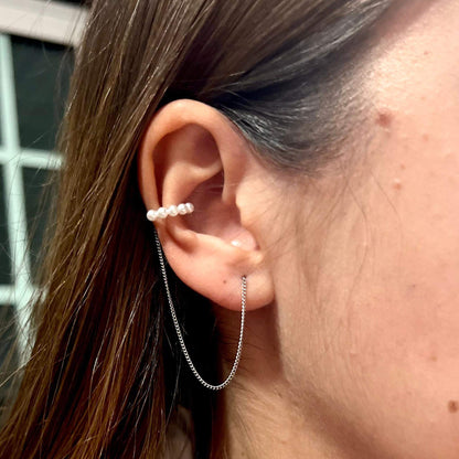 EDEN | Brinco Estilo Earcuff com Pérolas e Pendente em Aço Inoxidável