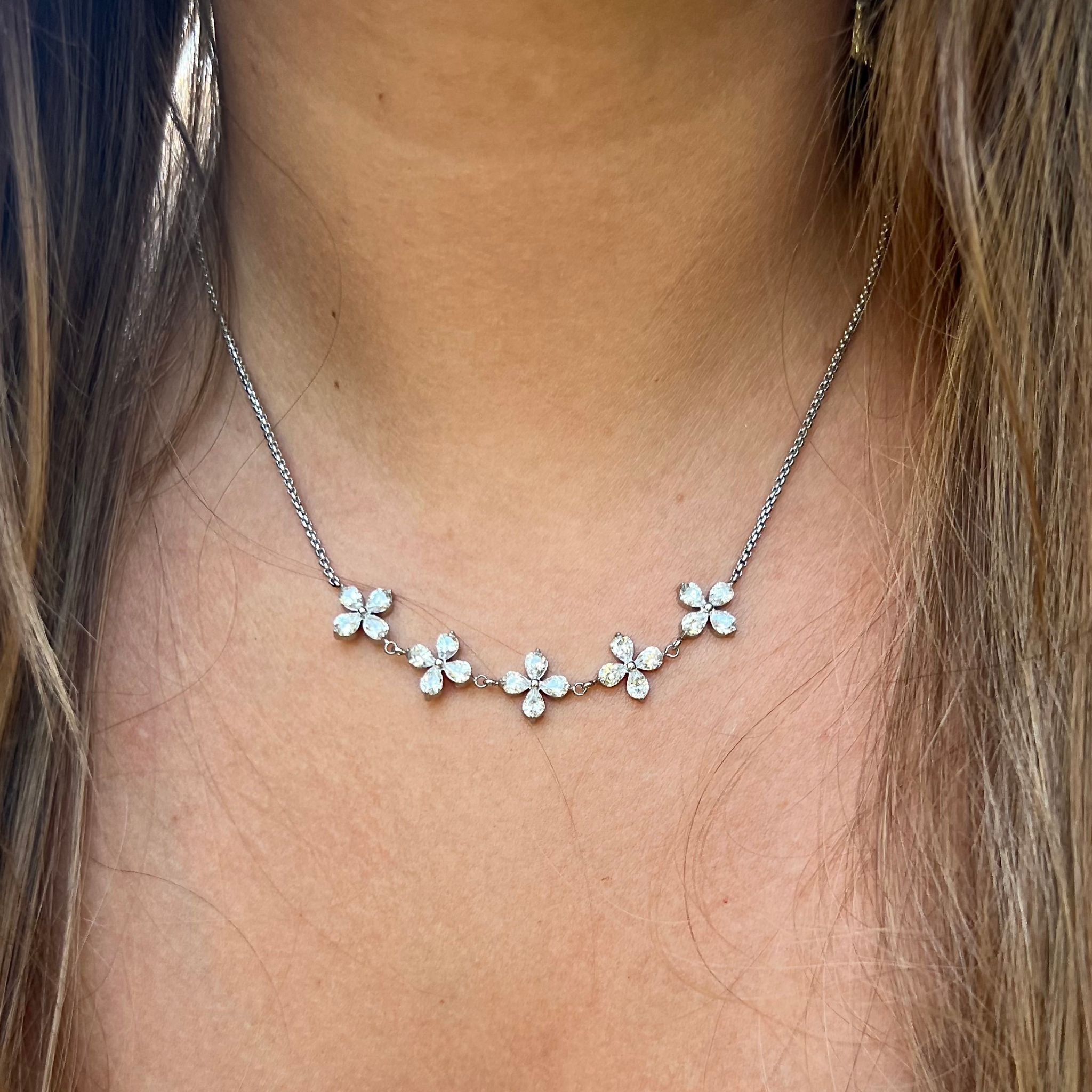 FLAWLESS | Colar Tipo Chocker com Flores em Zircônias e Aço Inoxidável