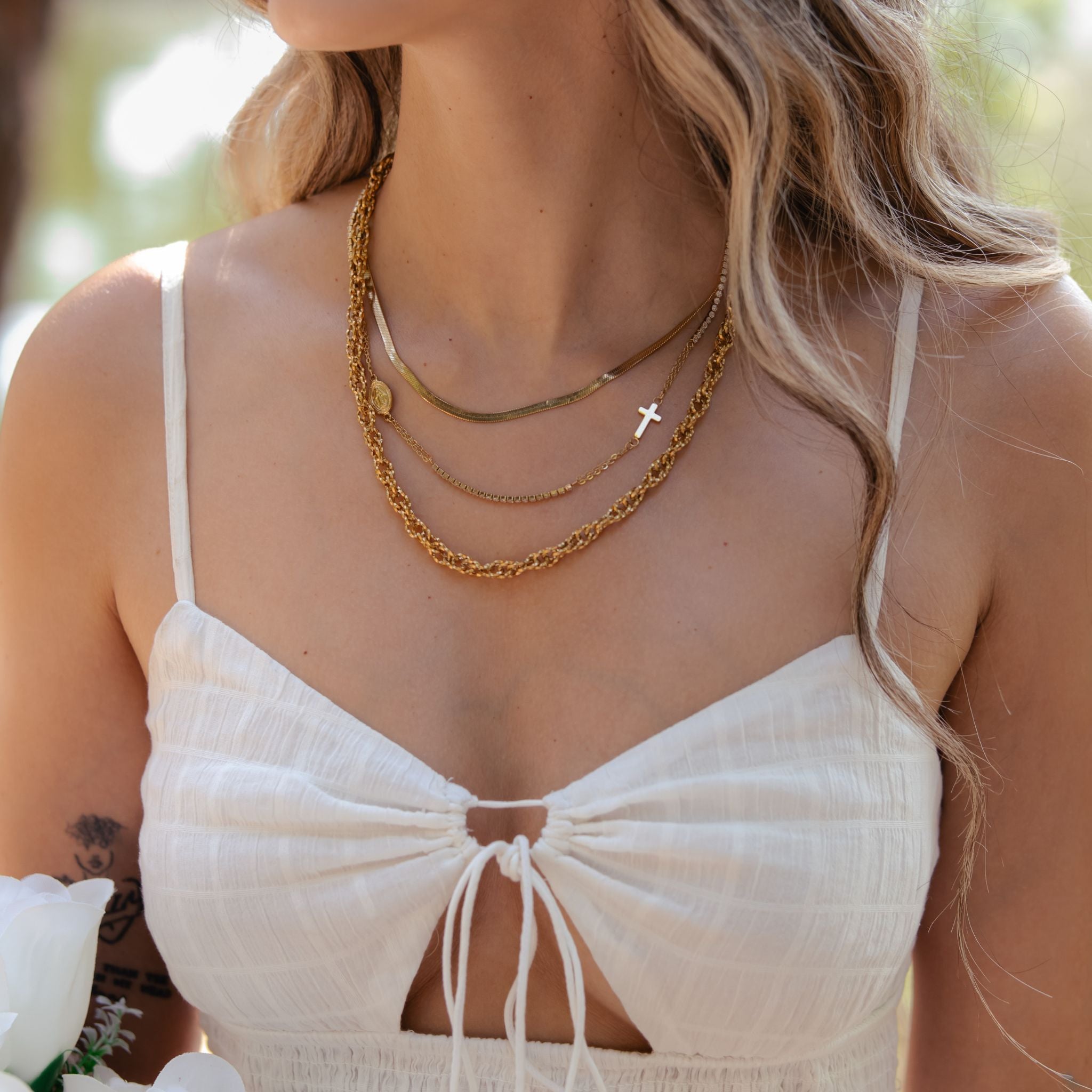 GRACE | Colar Estilo Rosário com Cruz e Nossa Senhora Milagrosa em Aço Inox