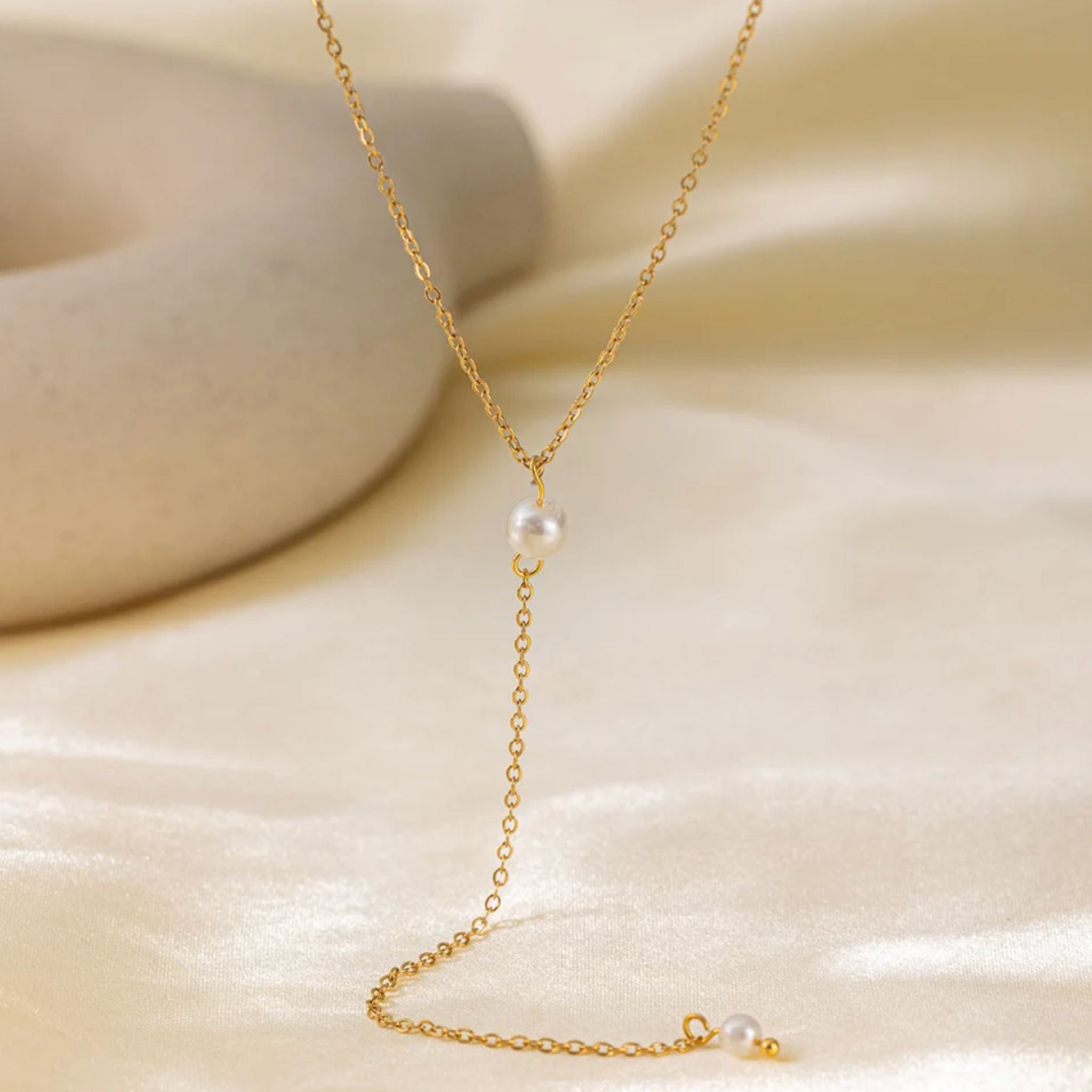 GRAVAT | Colar Estilo Gravata com Pérolas em Aço Inox