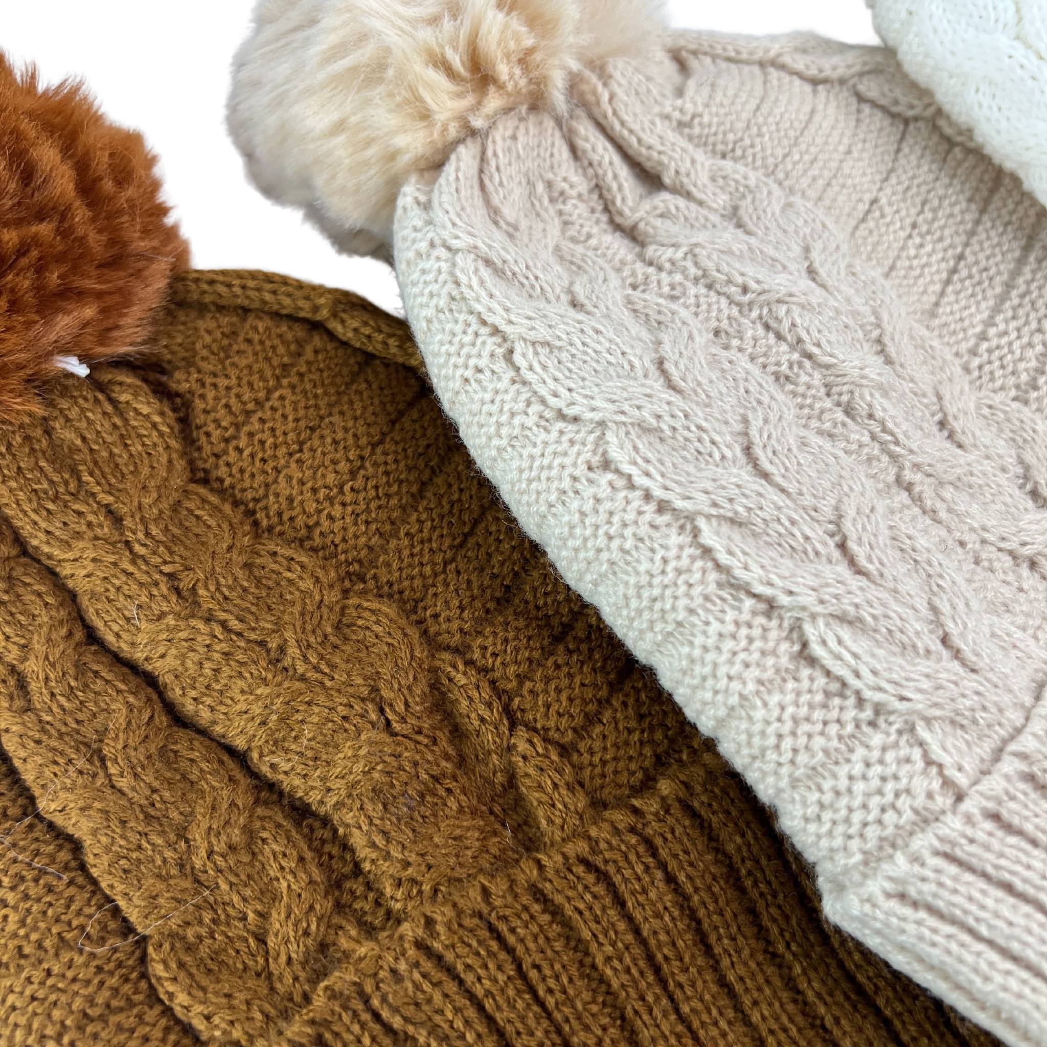 Gorro con pompón cardado en el interior | Varios colores