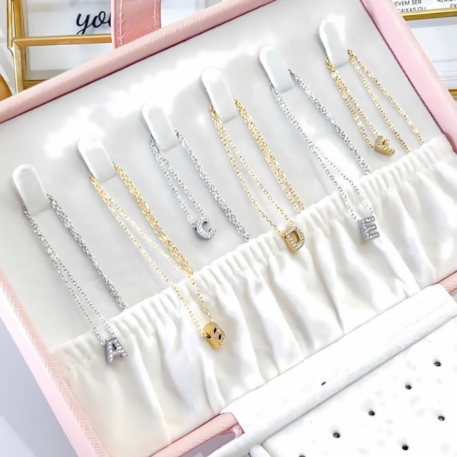 INICIAL | Colar com Letra em Zircônias em Aço Inoxidável