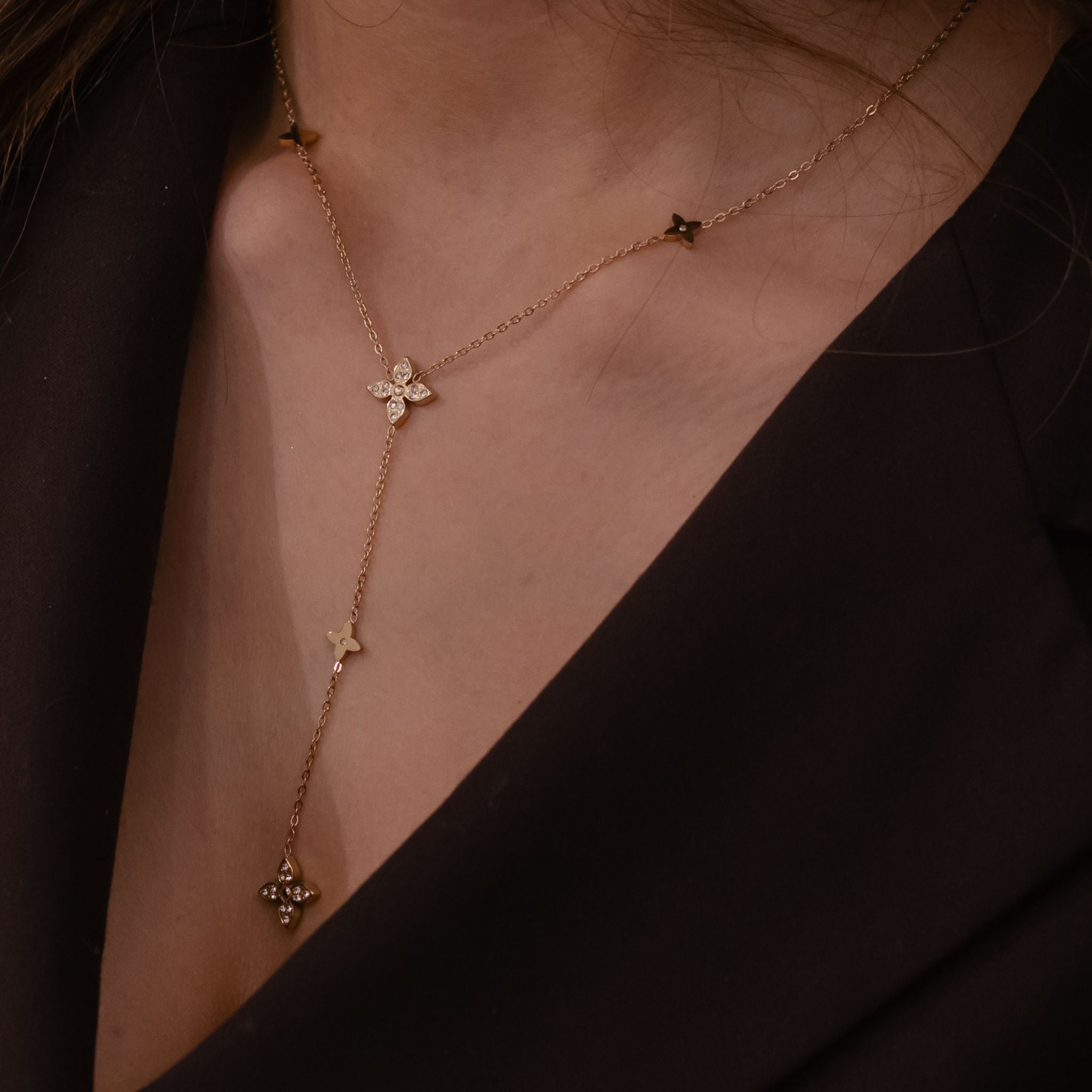 LANA | Colar Estilo Gravata com Flores em Zircónias em Aço Inox