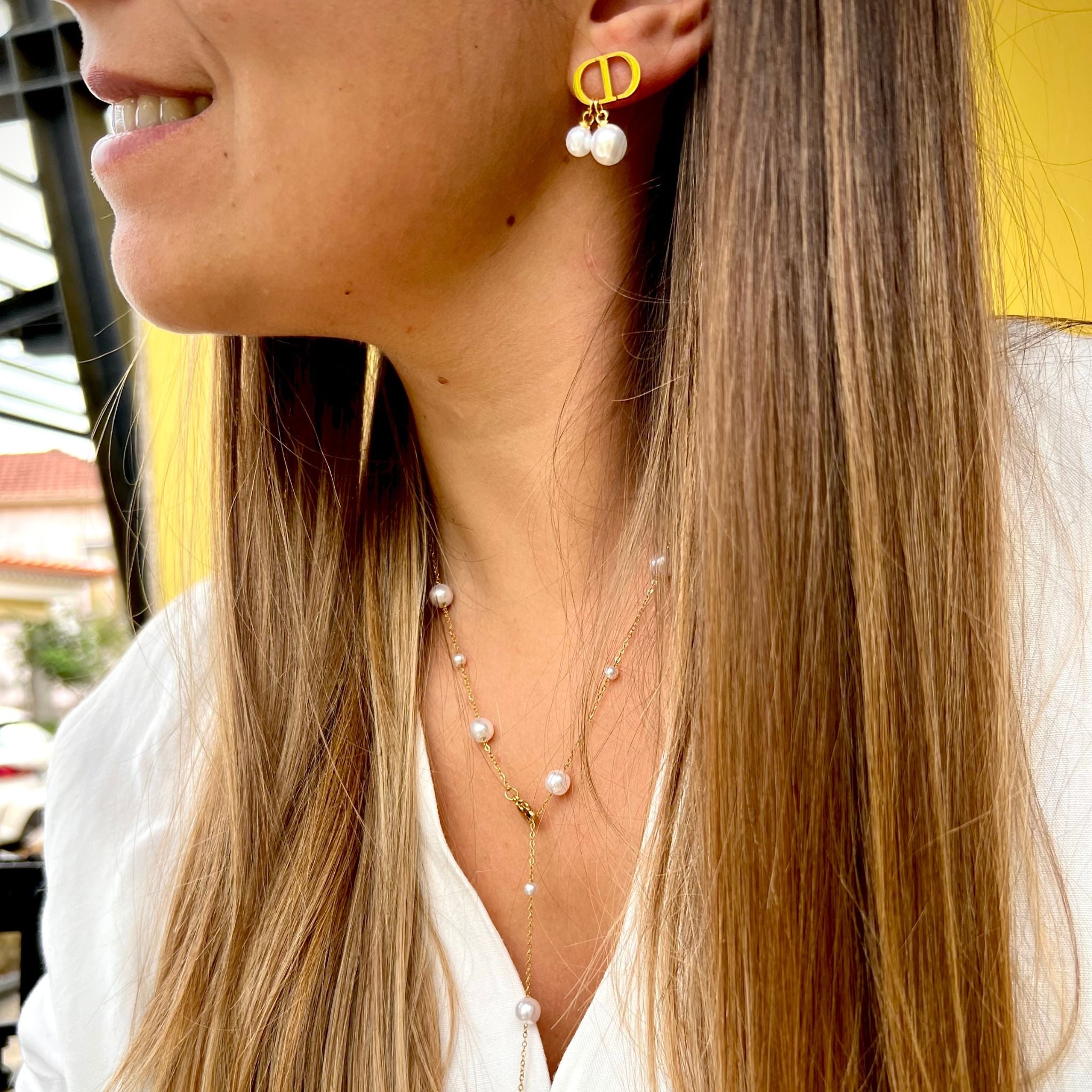 LAURE | Brincos Dourados em Aço Inoxidável com Pérolas