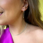 LILA II | Brincos Básicos com Brilhantes e Corrente em Aço Inox