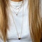 LUZ | Colar Ponto de Luz Dourado em Aço Inoxidável