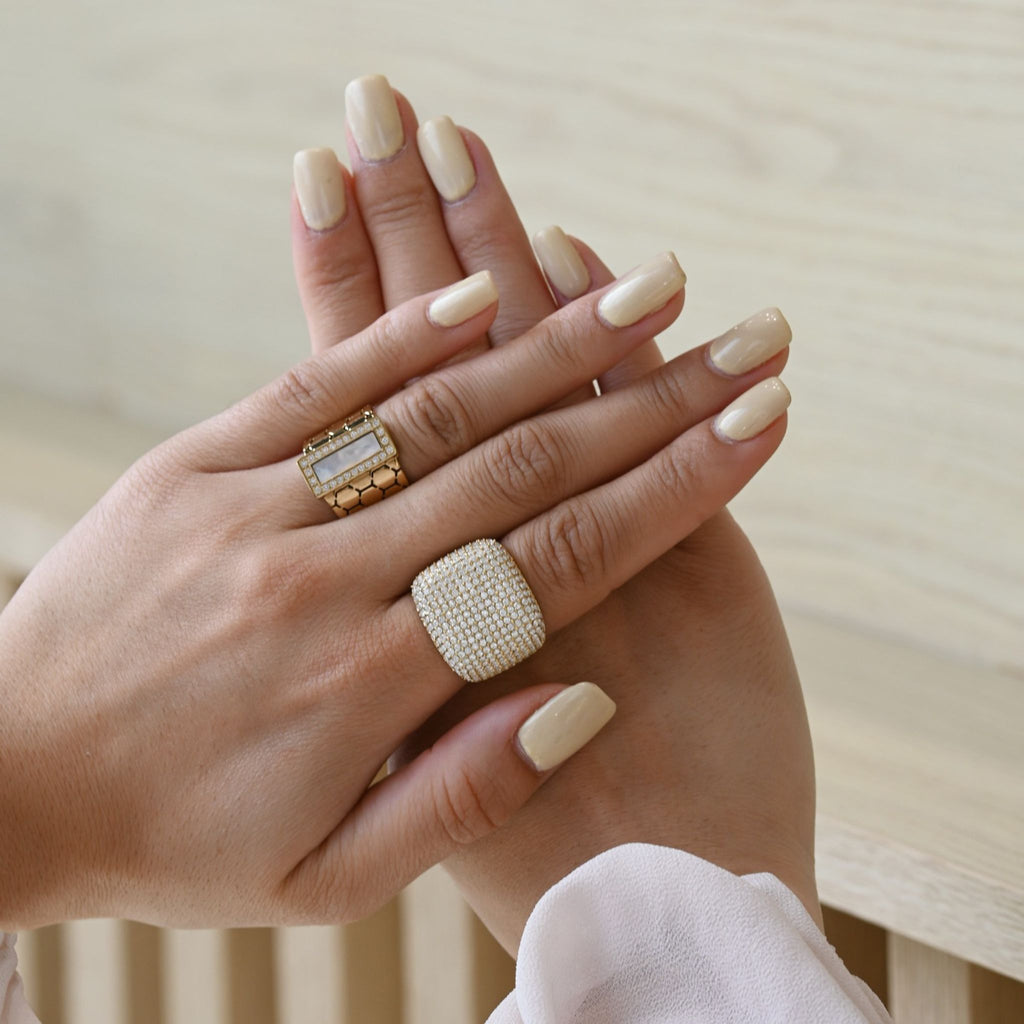 LOLITA | Anel em Madrepérola e Zircônias em Aço Inoxidável com