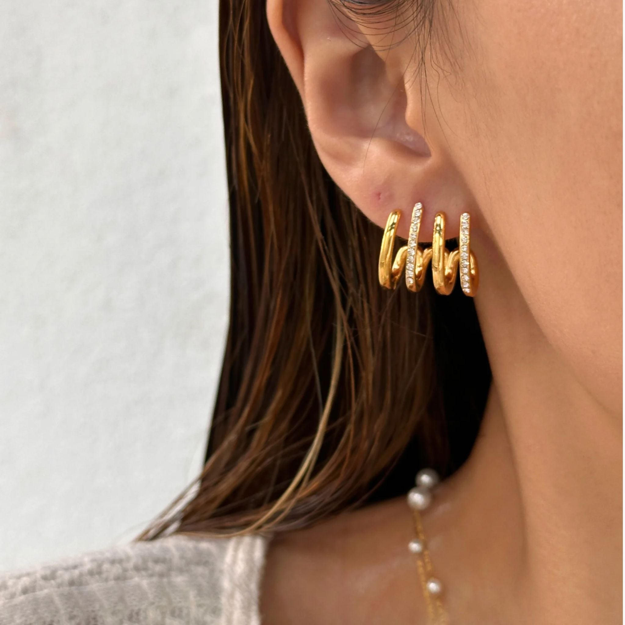 MARILIA III | Brincos Efeito Quadruplo em Aço Inoxidável com Zircônias