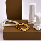 MAXI PEARL I | Colar Maxi com Múltiplas Pérolas e Pendente Retangular