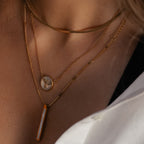 SKY | Colar com Pendente Redondo e Pomba ao Centro em Aço Inoxidável