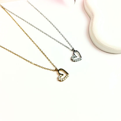 MONICA | Colar Mini Coração com Pérolas em Aço Inoxidável