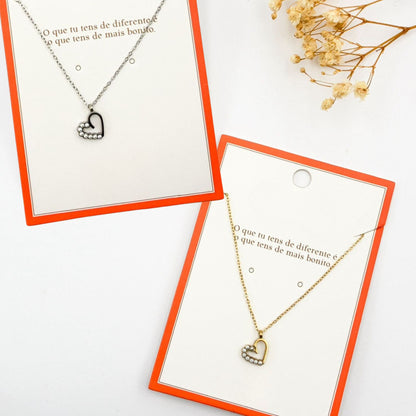 MONICA | Colar Mini Coração com Pérolas em Aço Inoxidável