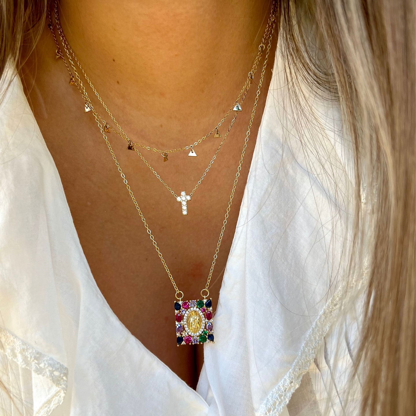 MARIA II | Colar tipo Escapulário com Medalha de Nossa Senhora e Zircônias em Aço Inox