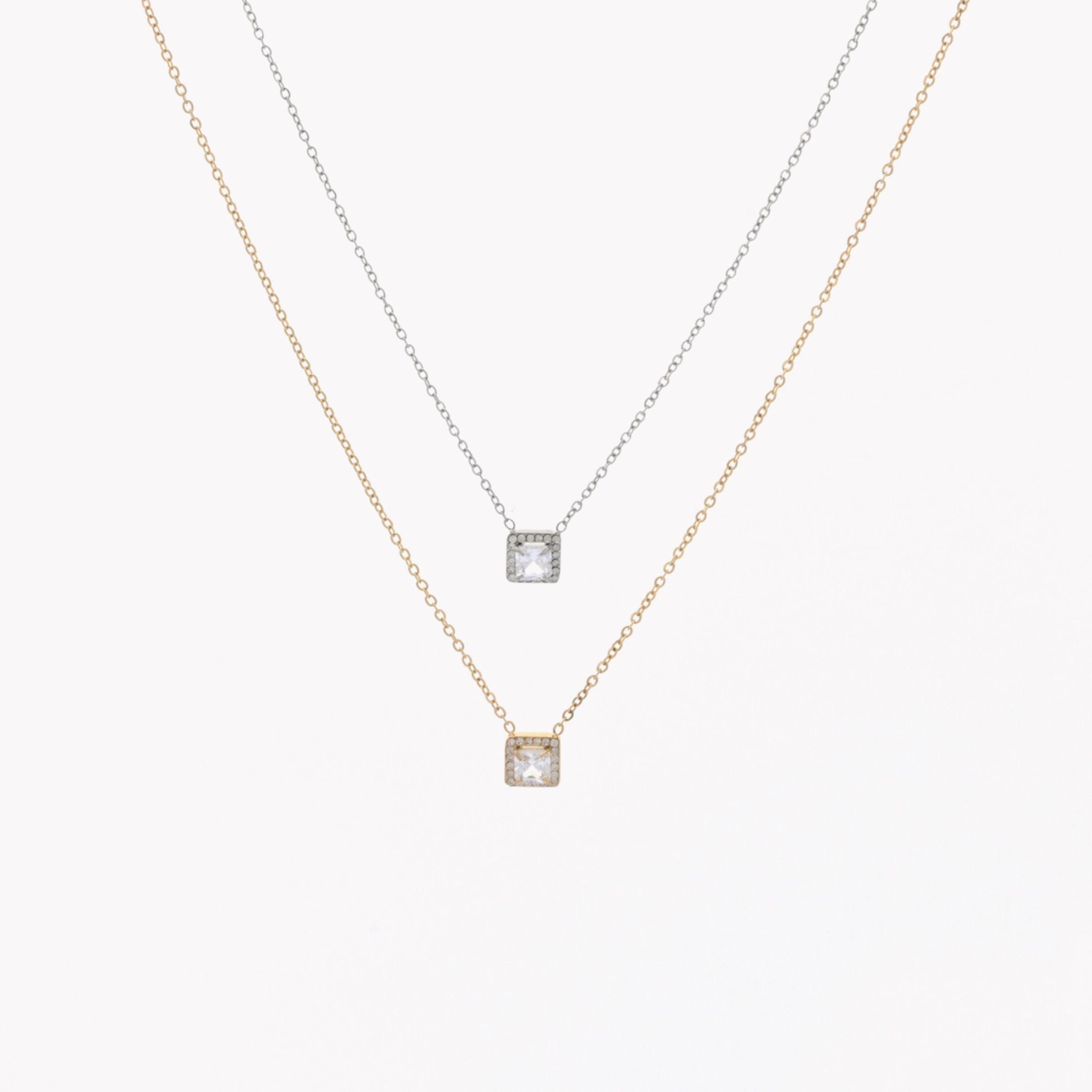 MARIANA II | Colar Ponto de Luz Quadrado com Pequenas Zircônias em Aço Inox