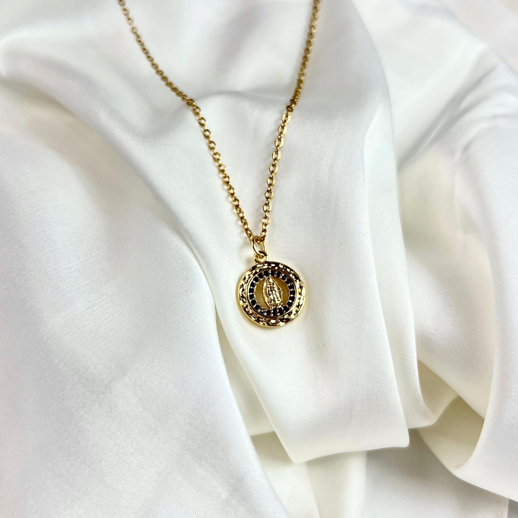 SAINT | Colar com Medalha Religiosa em Aço Inoxidável