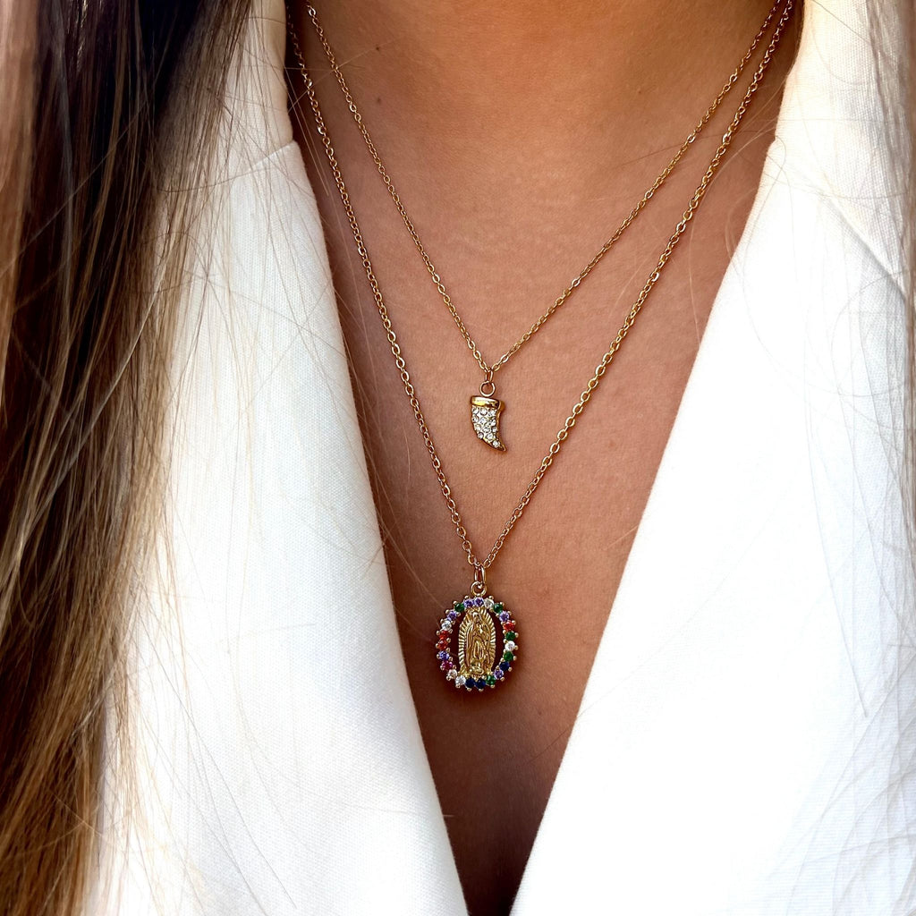 SANTUS | Colar com Medalha Religiosa e Zircônias Multicoloridas em Aço Inox