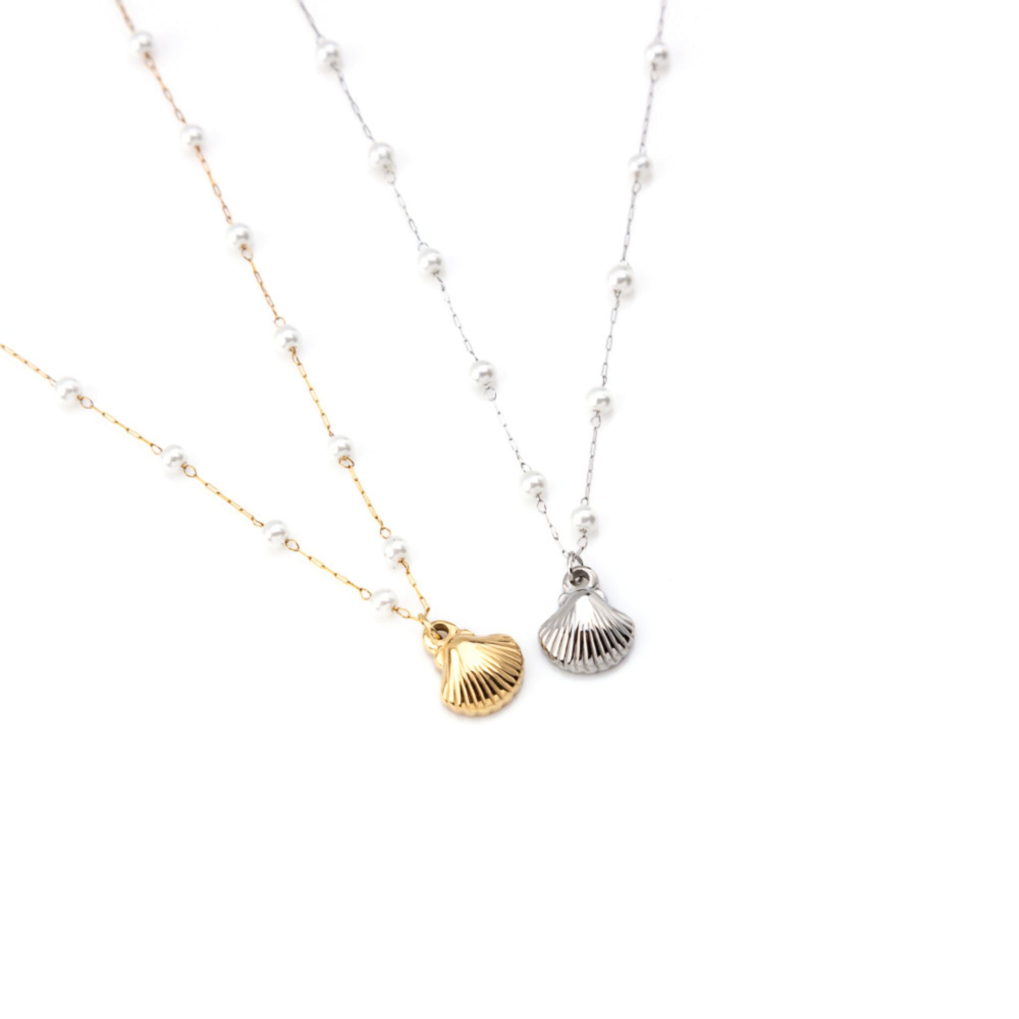 SHELL | Colar em Pérolas com Concha em Aço Inoxidáve
