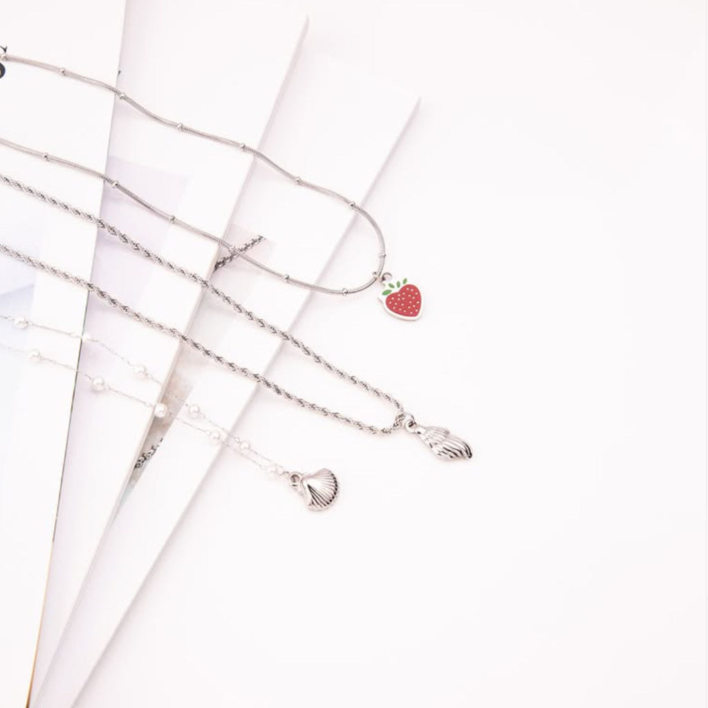 SHELL | Colar em Pérolas com Concha em Aço Inoxidáve