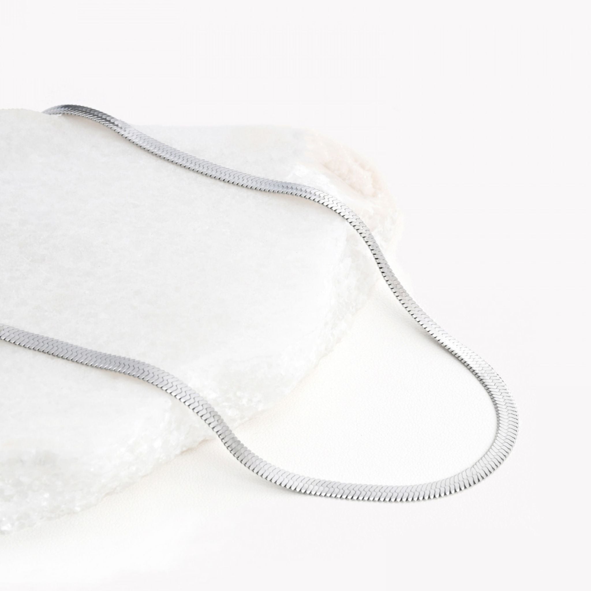 SNAKE | Gargantilha em Malha Achatada em Aço Inoxidável (várias espessuras)