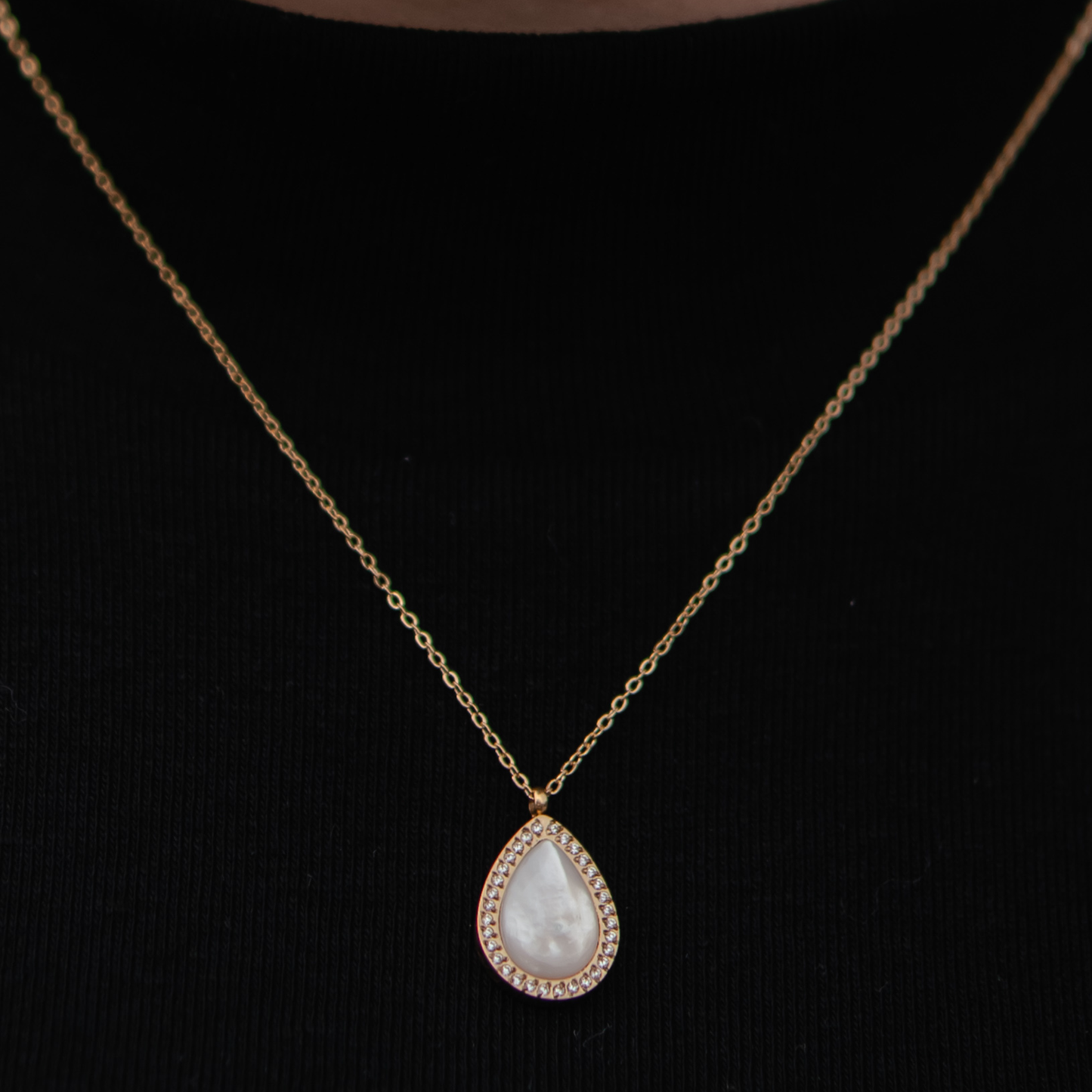 TEAR | Colar com Pendente em Lágrima com Zircônias em Aço Inox