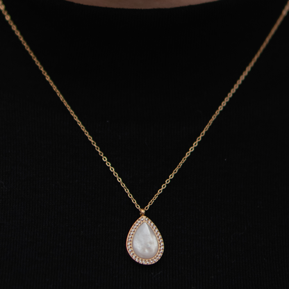 TEAR | Colar com Pendente em Lágrima com Zircônias em Aço Inox