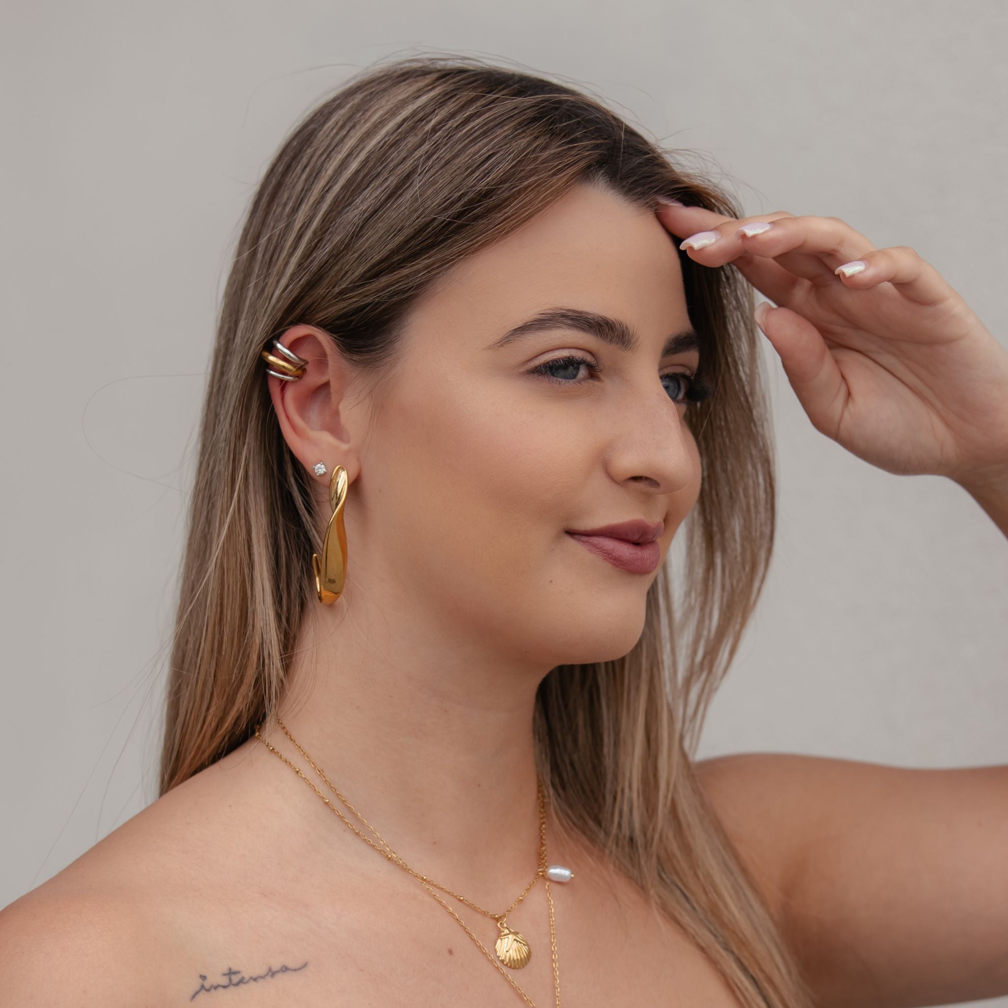 TRIA | Earcuff Triplo em Aço Inox Dourado e Multicolor