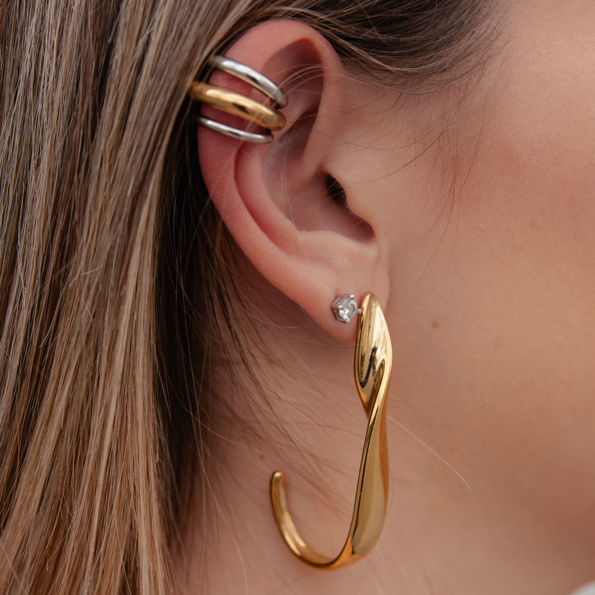 TRIA | Earcuff Triplo em Aço Inox Dourado e Multicolor
