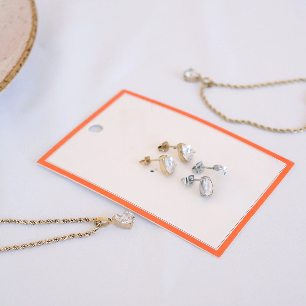 YASMIN | Colar em aço inoxidável com zircônia em forma de lágrima