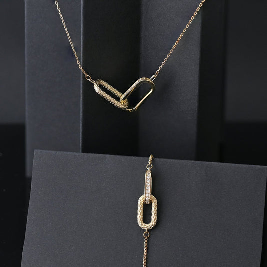 ZARA III | Pulseira com Elos Ovais Interlaçados e Zircônias em Aço Inox